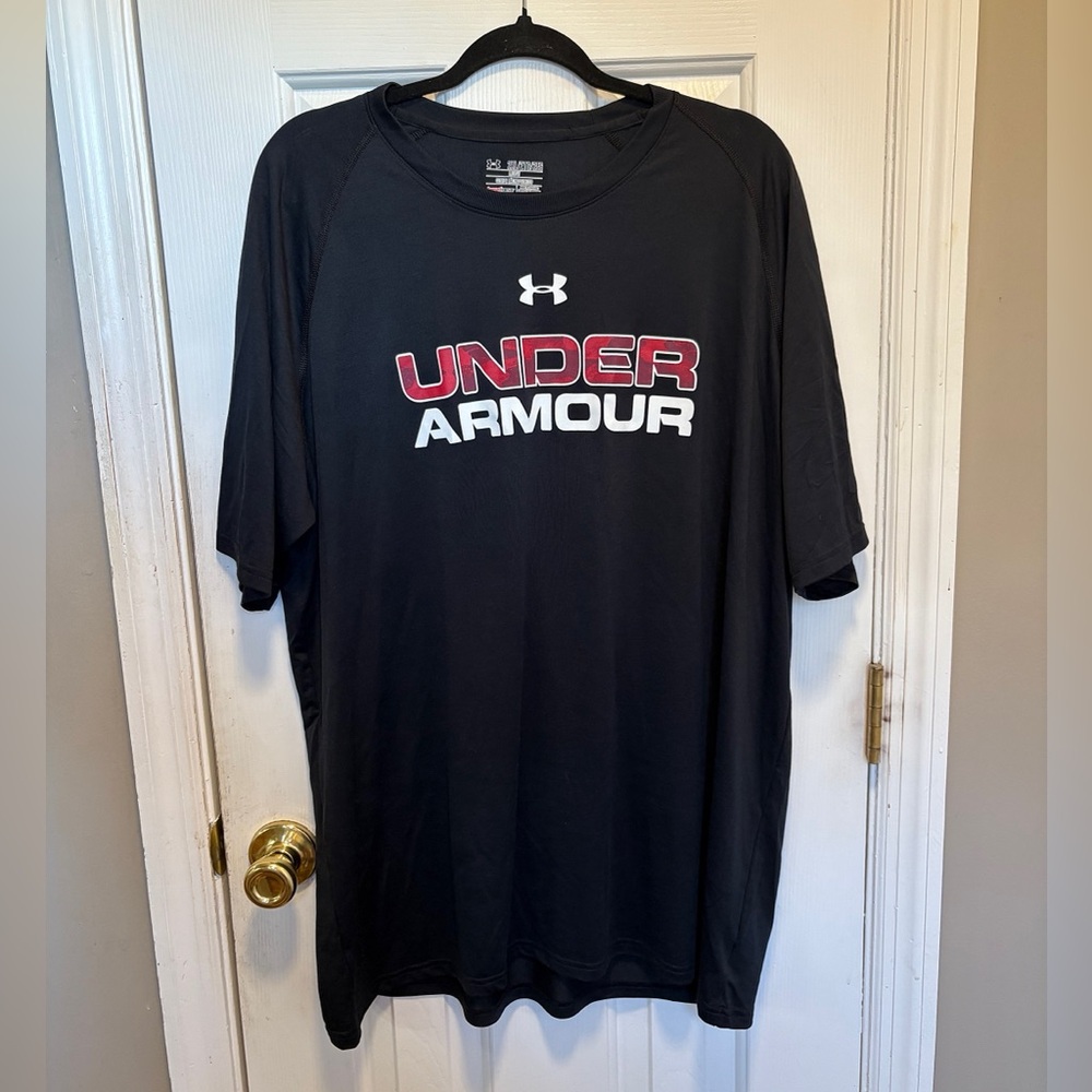 ♥️💖 Under Armour Heat Gear Men’s 2XL Graphic Shirt Camo Red Black & White